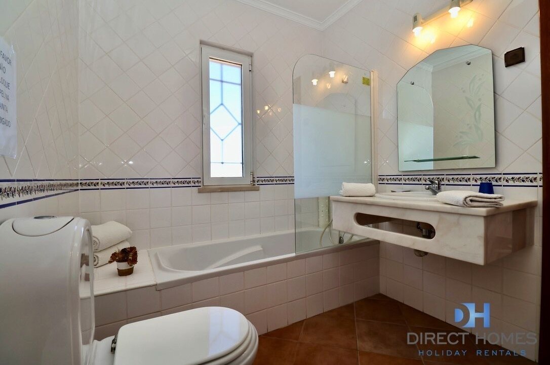 Photo of Bathroom in Castelo
