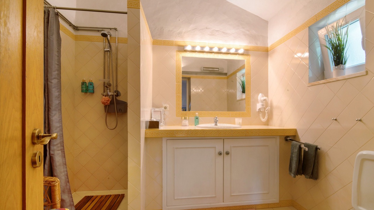 Photo of Bathroom in Vale Judeu