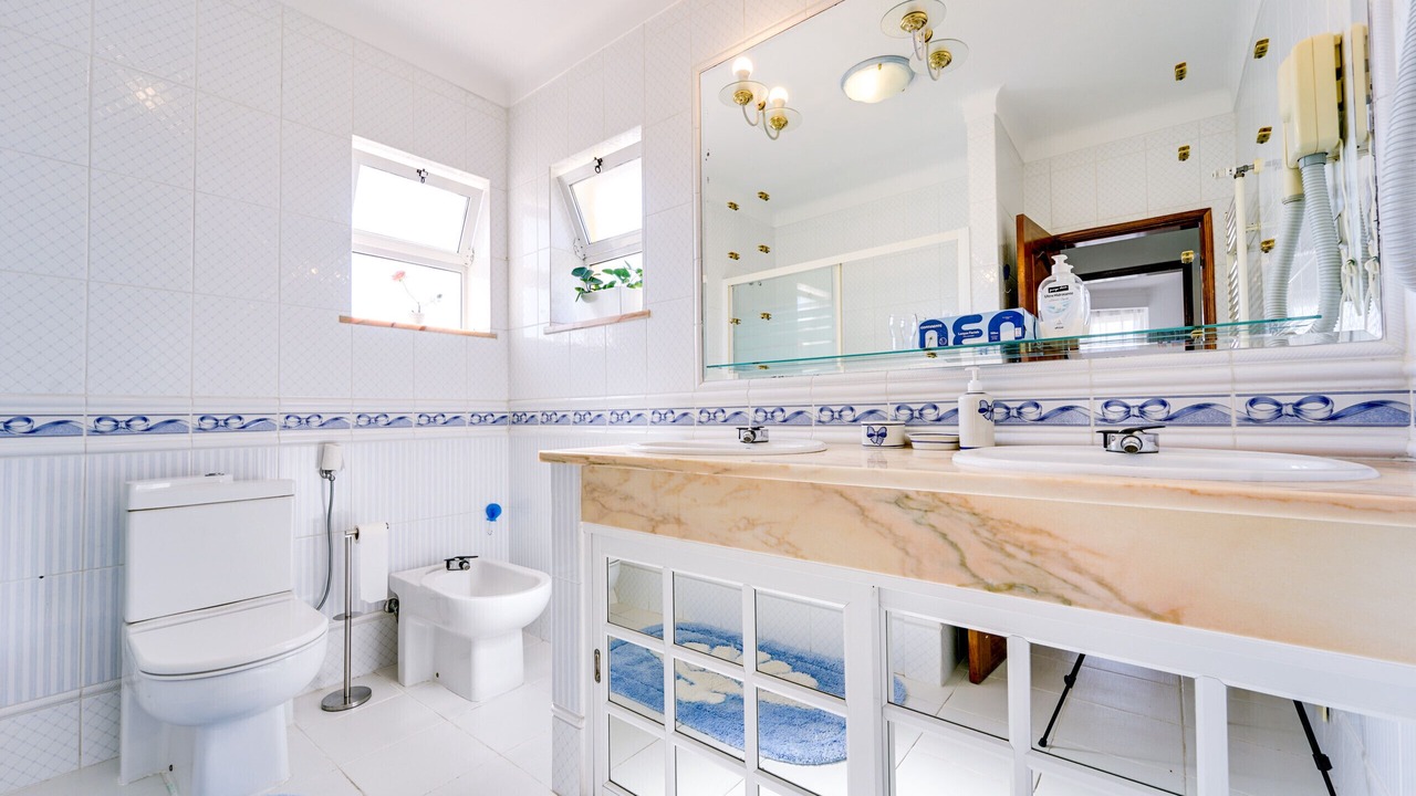 Photo of Bathroom in Lagoa e Carvoeiro