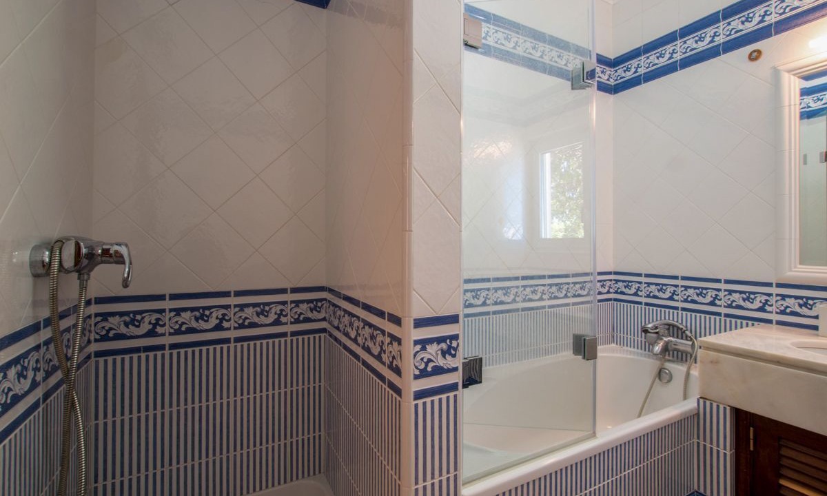 Photo of Bathroom in Quinta das Raposeiras