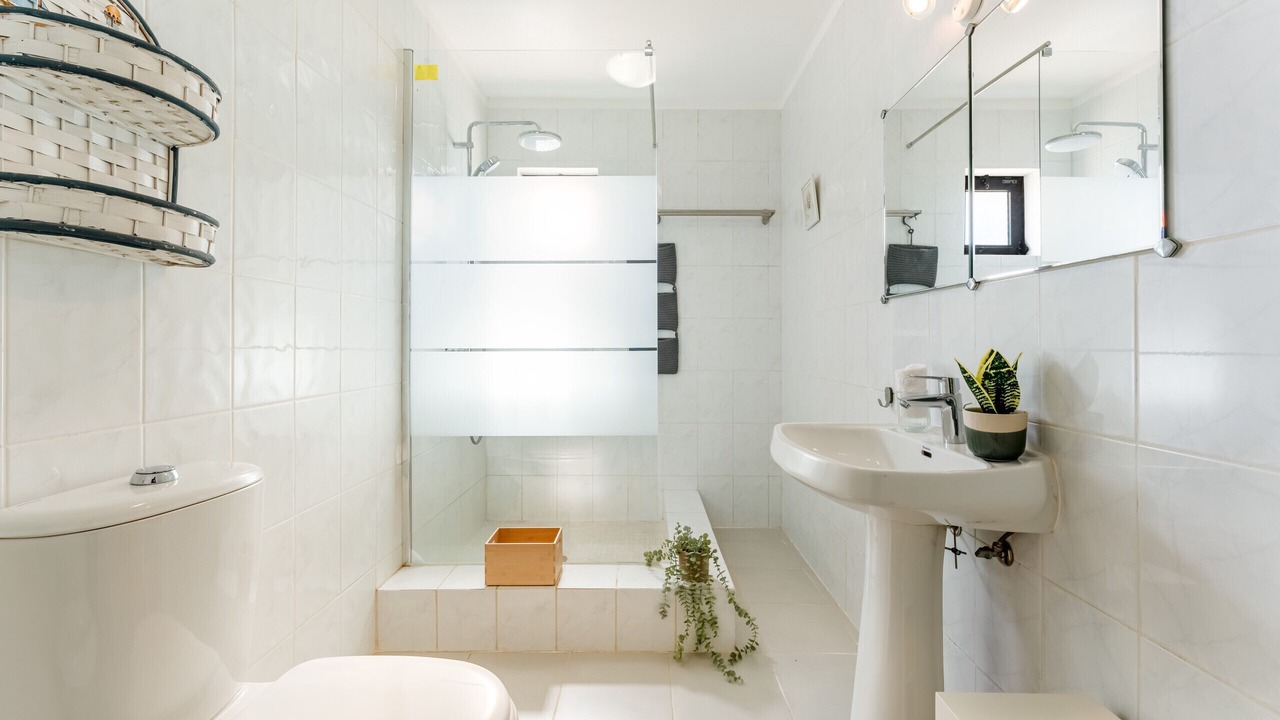 Photo of Bathroom in Canal