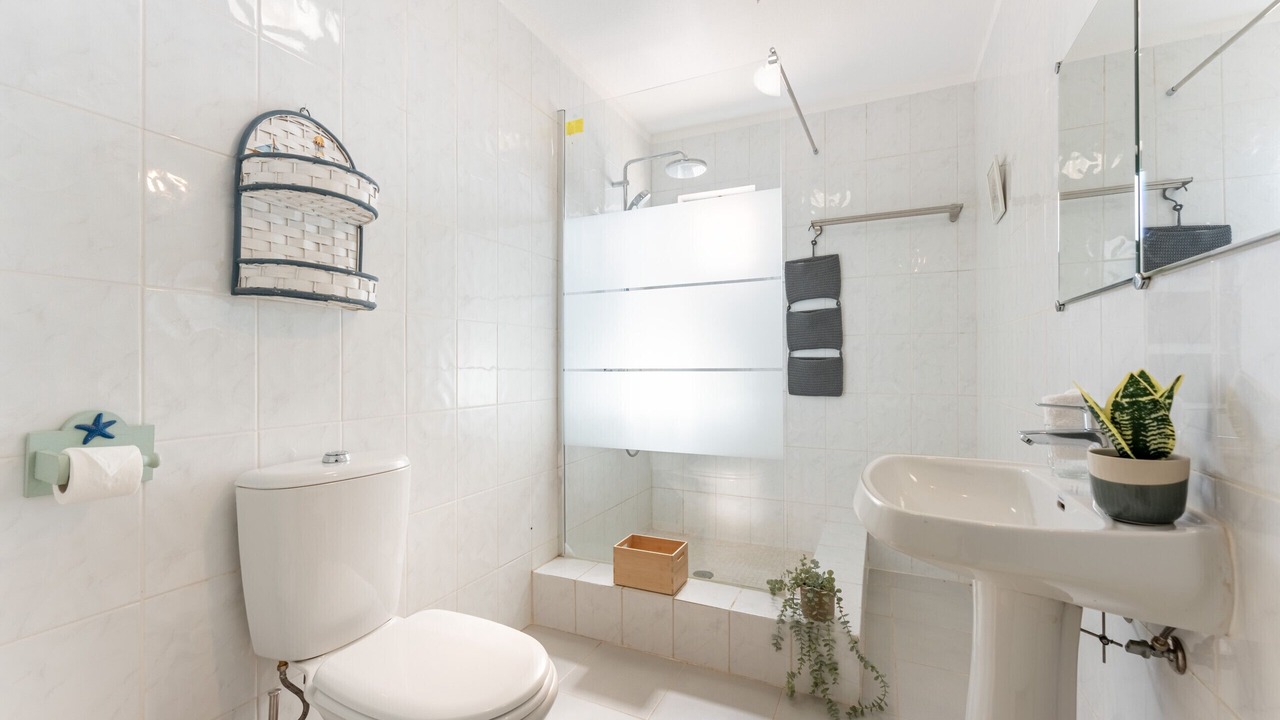 Photo of Bathroom in Canal