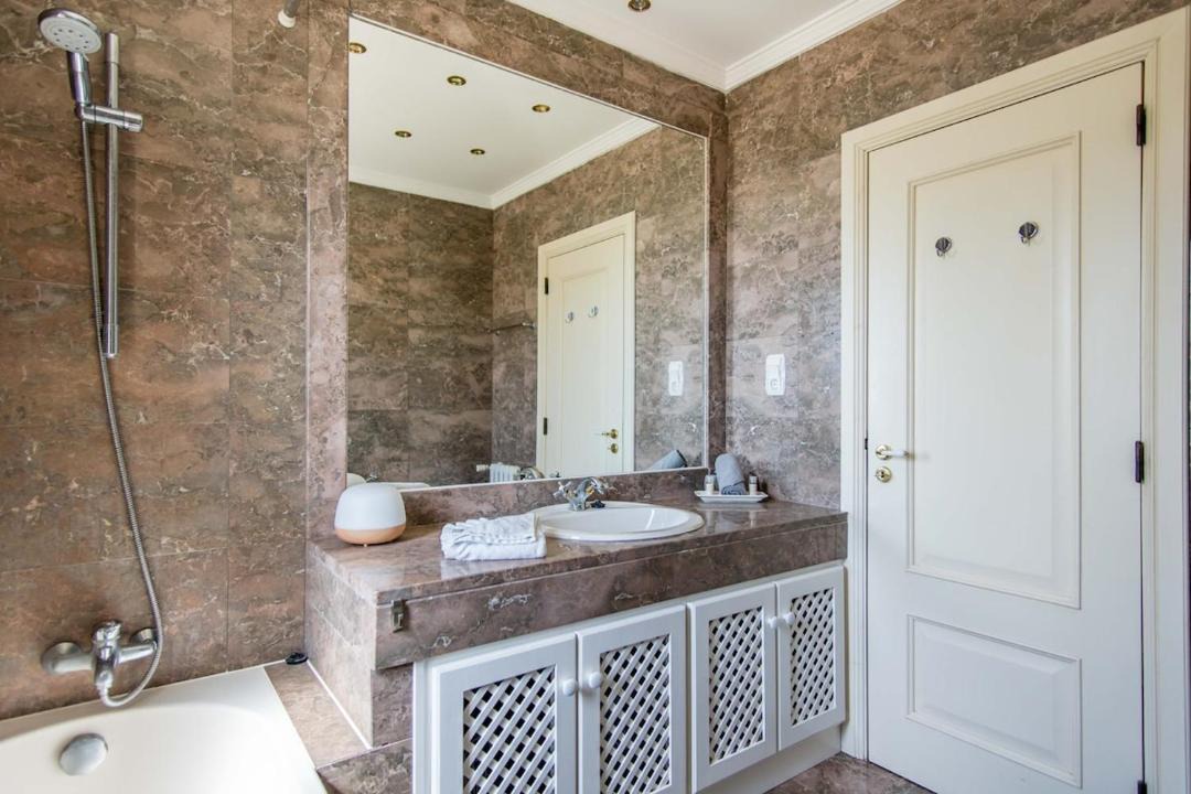 Photo of Bathroom in Alfeicao