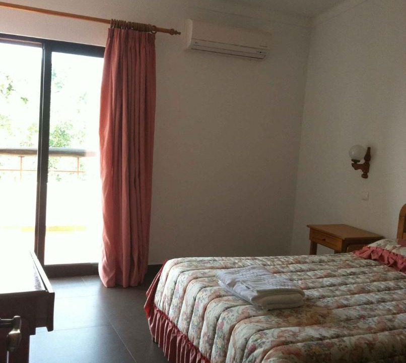 Photo of Bedroom in Alporchinhos