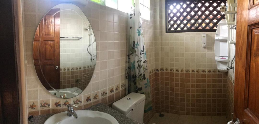 Photo of Bathroom in Takua Pa