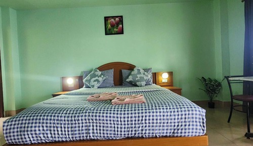 Standard Queen Room