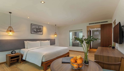 Deluxe Room, 1 King Bed, Balcony (Garden)