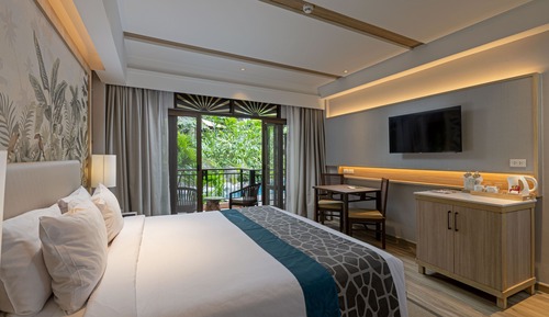 Garden Pool Access Room