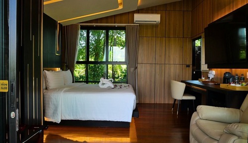Suite, Balcony, Lake View