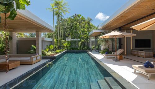 Villa with Garden View