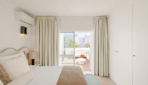 One-Bedroom Suite with Garden View and Terrace