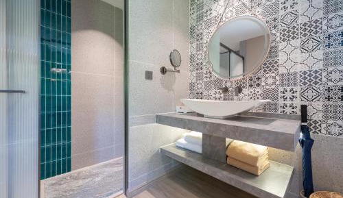 Villa with Pool Access and Two Twin Beds - Non-Smoking