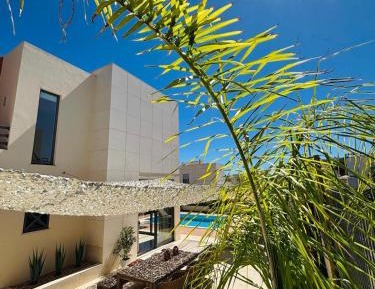 Villa - Beach Front