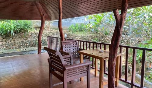 Bungalow with Garden View