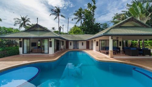 Grand Four-Bedroom Deluxe Villa
