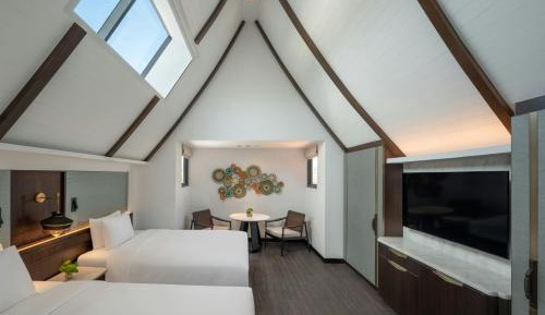 Two-Bedroom Bi-level Loft with Balcony