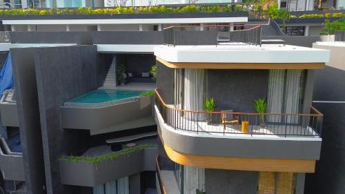 Deluxe 4-Bedroom Serviced Villa with Private Pool