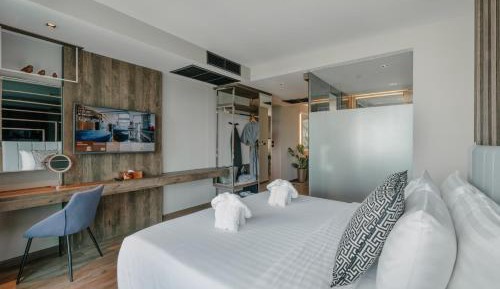 Rak Studio Room with Kitchenette and Bathtub with Balcony