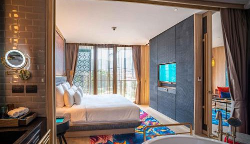 One-Bedroom Suite with City View