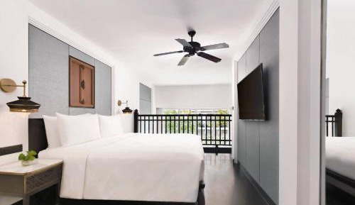 One-Bedroom Duplex King Suite with Sofa Bed
