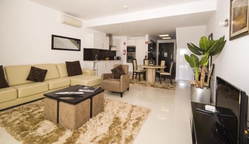 Two-Bedroom Townhouse with Balcony