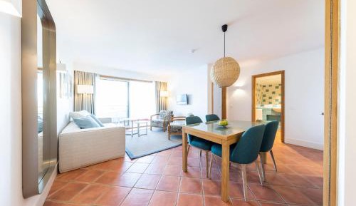 Standard One-Bedroom Apartment with Pool View