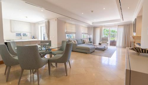 Three-Bedroom Apartment with Hot Tub and Sea View - Ground Floor