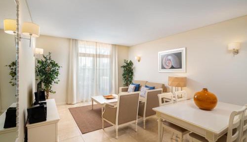 One-Bedroom Luxury Suite