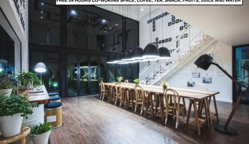 Deluxe Twin bed ( No Bathtub ) + Free 24 hrs. Coworking Space