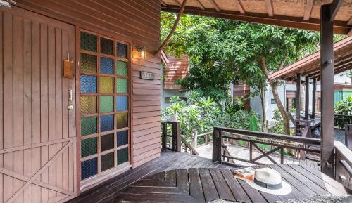 Bungalow with Garden View