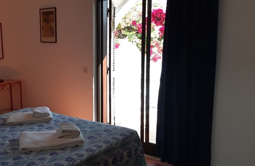 Sesmarias Villa | House in a quiet area, overlooking the sea, private pool and beautiful garden