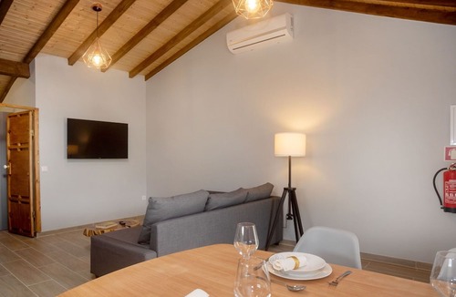 Linho Villa | Wonderful private villa for 4 guests with A/C, WIFI, TV and terrace