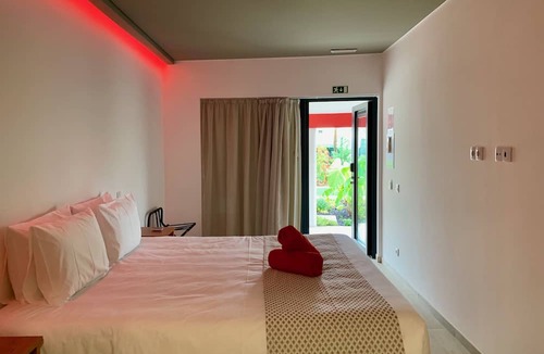 Charneca de Caparica e Sobreda Hotel | Villa 3 Caparica, Lisbon GAY Beach Hotel