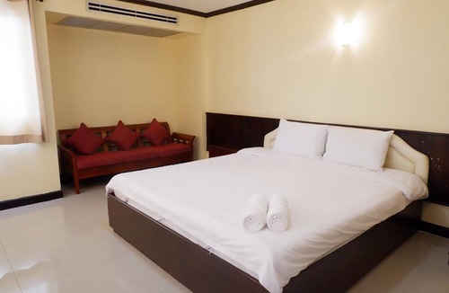 Lang Suan Hotel | Auychai Grand Hotel