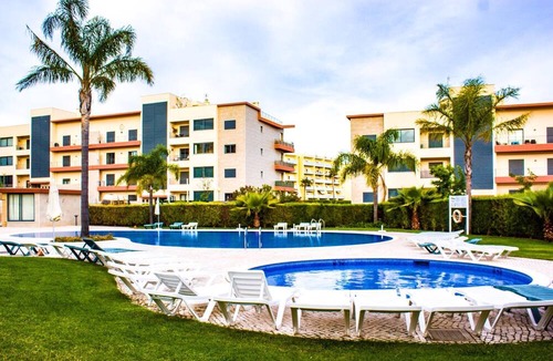 Albardeira Apartment | Perfect holiday location - walk to the beach!