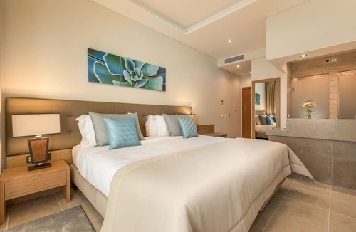 Lagoa Hotel | Caneiros Luxury House & Suites