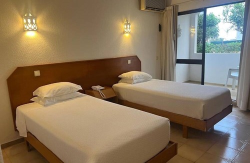 Porches Hotel | Hotel Albergaria Dom Manuel