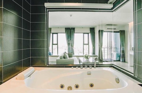 Ranong Hotel | The Galla Hotel
