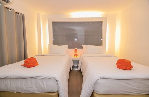Pak Nakhon Hotel | The Original Orange Rooms