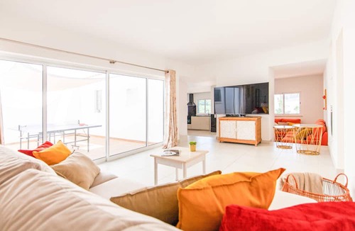 Montechoro Villa | Villa Laiya