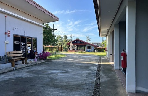 Tha Chana Hotel | Baanmae Resort Thachana Suratthani