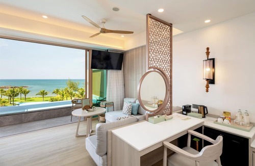 Khuekkhak Hotel | The Little Shore Khao Lak by Katathani