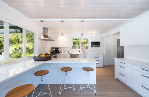 Kawau Island Resort | Kawau Lodge - Kotuku Master Suite plus 3 bedrooms