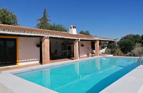 Apra House | La Quinta: Private property with swimming pool