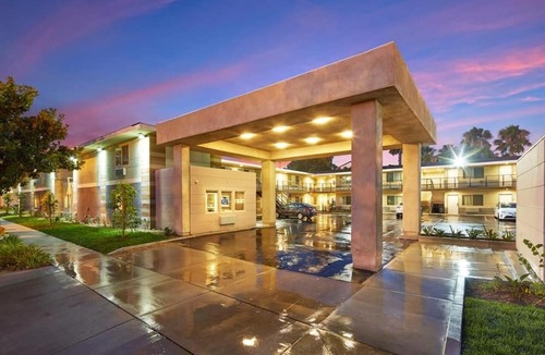 Anaheim Resort Hotel | 2-Unit Stay – Near Disneyland, Anaheim Gardenwalk, Must-See Attractions