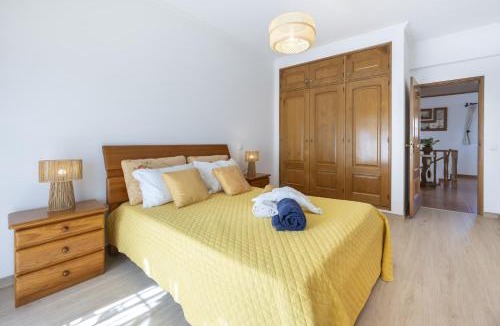 Porto de Mos Villa | Sunflower Villa by Seewest