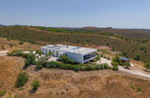 Pincho Villa | Villa Sernadinha - Infinity Pool & Mountain Views