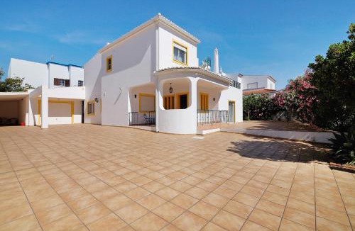 Quelfes Villa | Modern Villa In Olhao