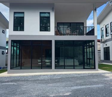 Chaloklum Villa | Glasshouse 2 - 2 bed house close to Chaloklum beach