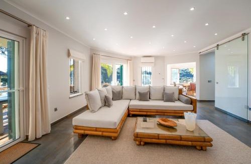 Olhao House | Villa Luso w/Heated Pool - Spacious & Peaceful